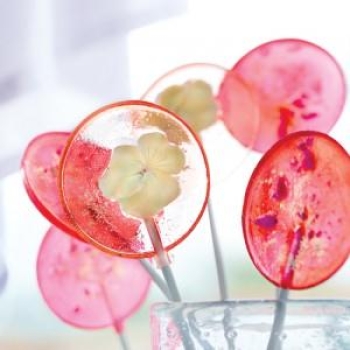 Cách làm kẹo mút đơn giản mà nhanh chóng cho bé đón Trung thu